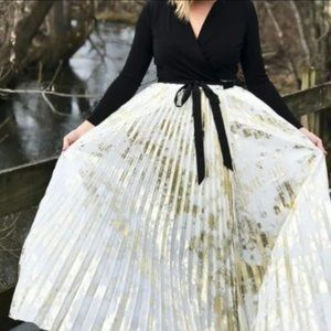 Lularoe elegant Pleated black and gold dress sz: Large